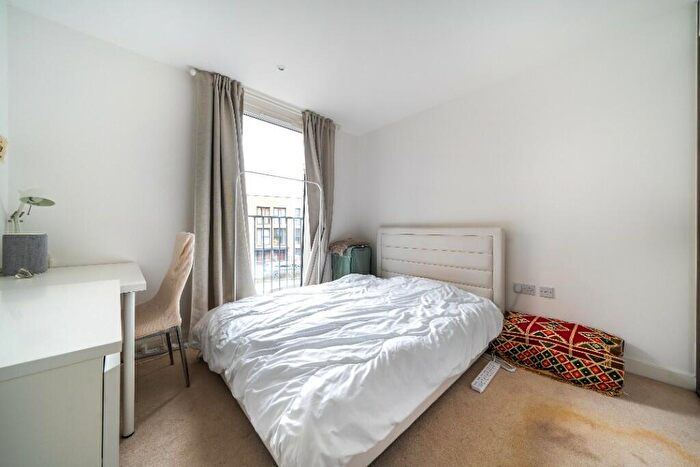 2 Bedroom Apartment To Rent In Whiting Way, London, SE16