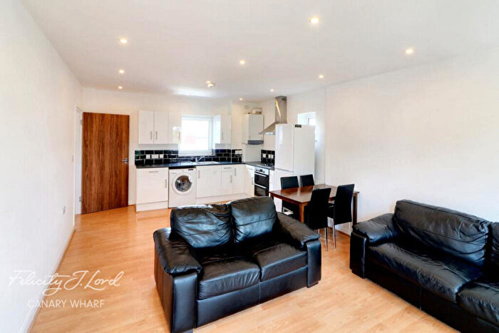 2 Bedroom Apartment To Rent In Wellspring Close, London, E14