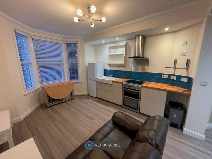 1 Bedroom Flat To Rent In Euclid Street, Swindon, SN1