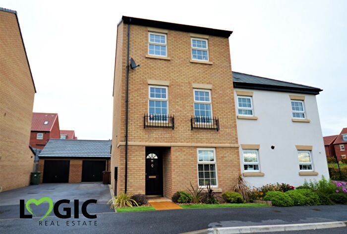 4 Bedroom Semi-detached House For Sale In Stoborough Crescent, Featherstone, Pontefract, WF7