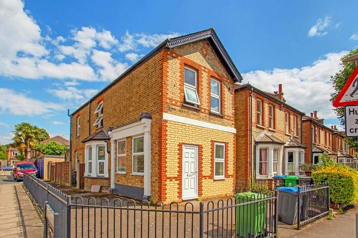 1 Bedroom Studio To Rent In Villiers Road, Kingston Upon Thames, KT1