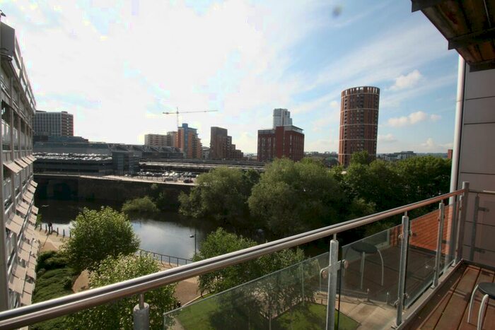 2 Bedroom Flat To Rent In Whitehall Quay, Leeds, West Yorkshire, Uk, LS1
