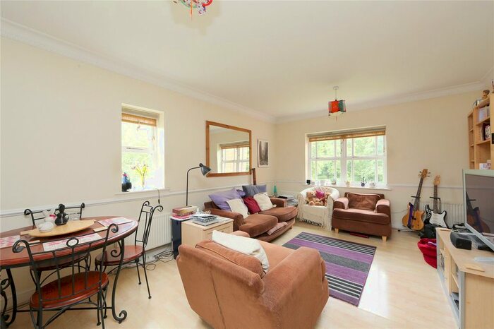 2 Bedroom Flat To Rent In Elderfield Place, London, SW17