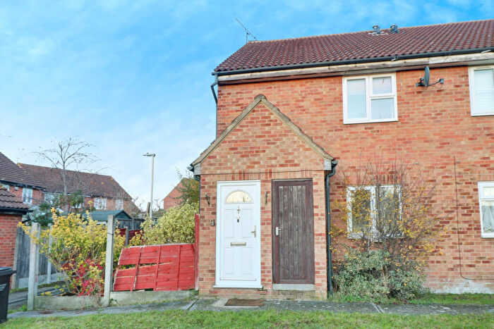 1 Bedroom Flat To Rent In Roding Way, Wickford, SS12