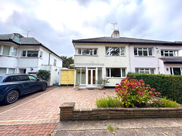 3 Bedroom Semi-detached House For Sale In Green Verges, Stanmore, HA7