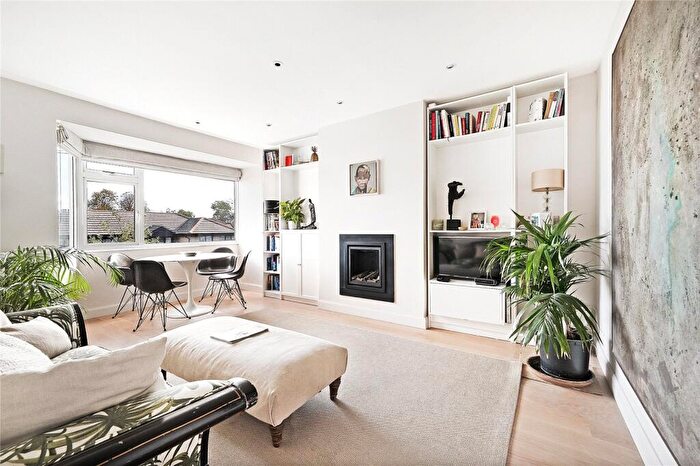 2 Bedroom Maisonette For Sale In Leyburn Close, Walthamstow, London, E17