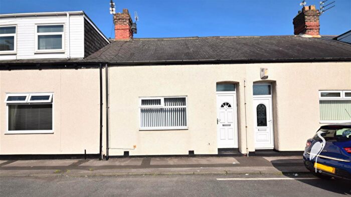 3 Bedroom Cottage For Sale In Oswald Terrace South, Castletown, Sunderland, SR5