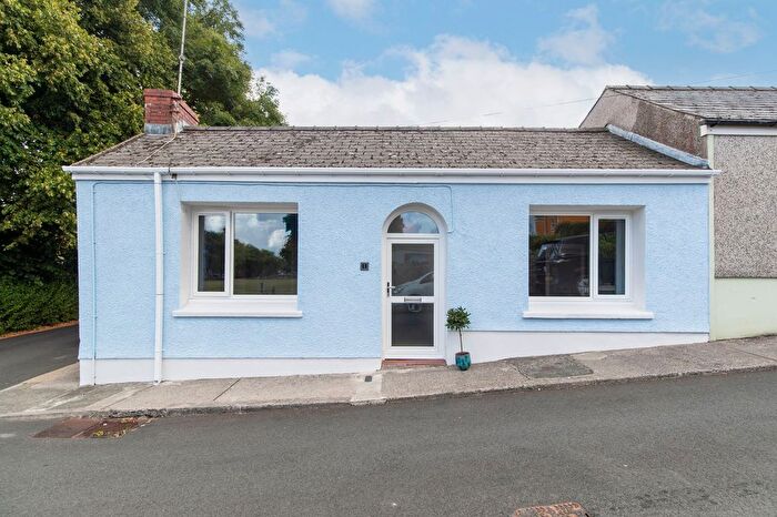 3 Bedroom Semi-Detached Bungalow For Sale In Thomas Street, Pembroke, SA71