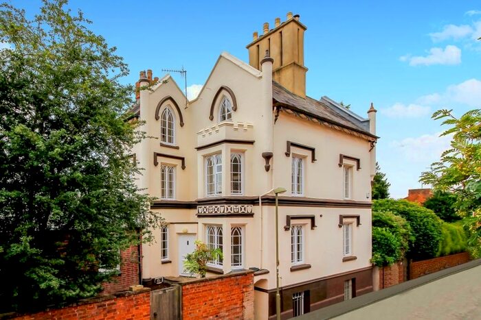 4 Bedroom Semi-Detached House To Rent In Crouch Street, Banbury, OX16