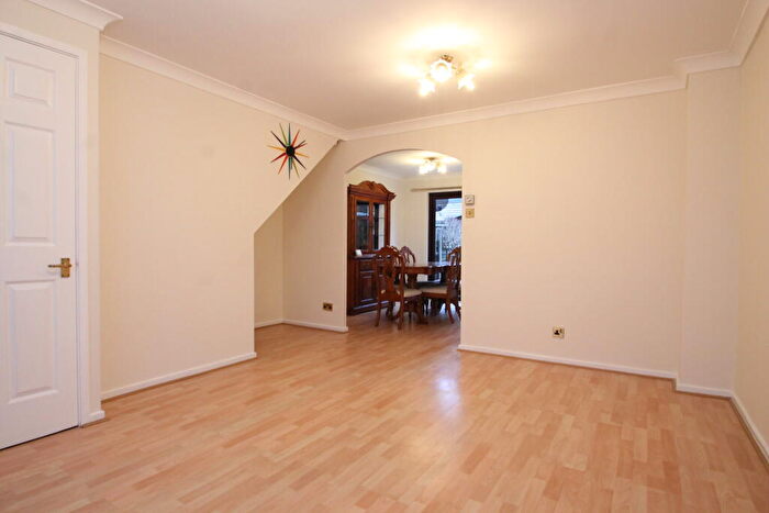 3 Bedroom House To Rent In Gables Close, London, SE12