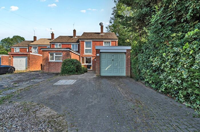 3 Bedroom End Of Terrace House For Sale In Red Cedars Road, Orpington, Kent, BR6