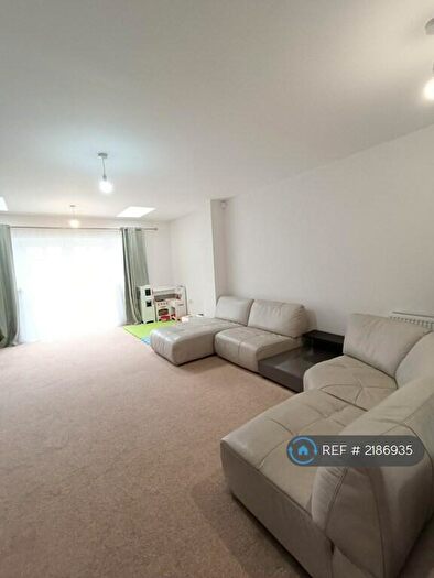 3 Bedroom Terraced House To Rent In Twist Way, Slough, SL2