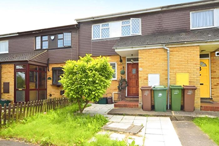 3 Bedroom Terraced House For Sale In Rose End, Worcester Park, KT4