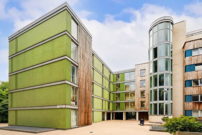 2 Bedroom Flat To Rent In Wharf Lane, London, E14