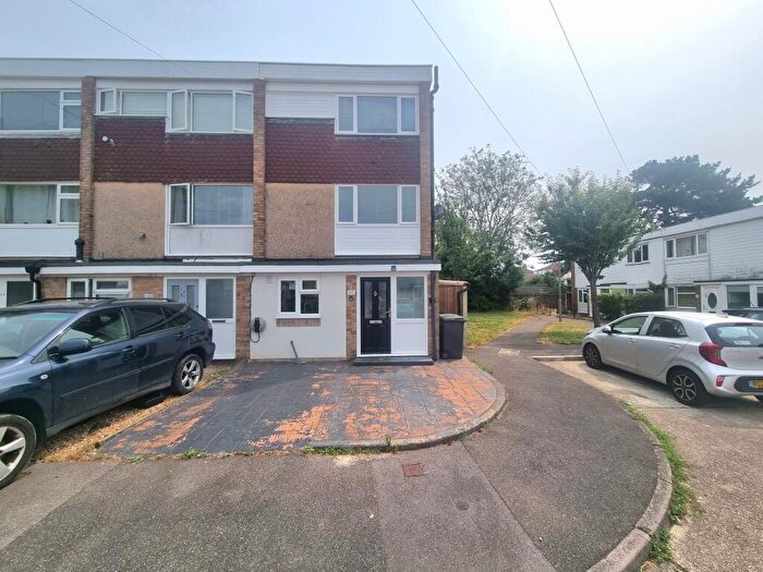 4 Bedroom Town House To Rent In Ash Close, Gosport, PO12