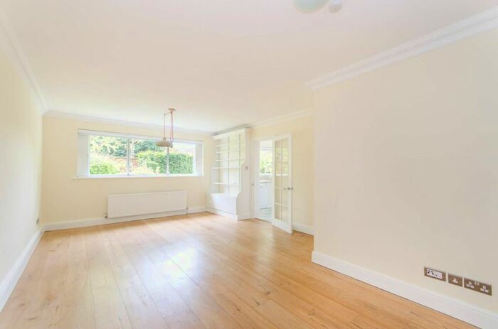 3 Bedroom Flat To Rent In Park Hill, Ealing Broadway, London, W5