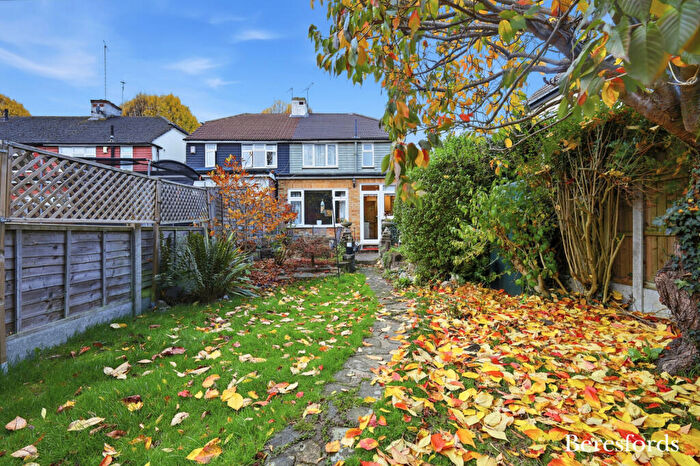 3 Bedroom Semi Detached House For Sale In Avenue Road, Harold Wood, RM3