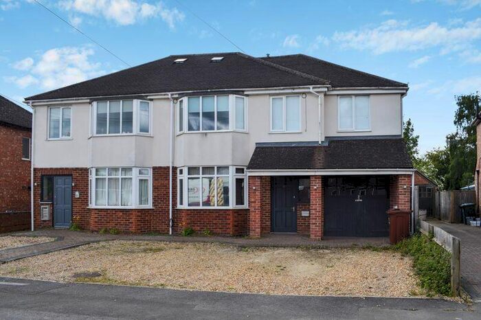 2 Bedroom Apartment To Rent In The Garth, Yarnton, OX5