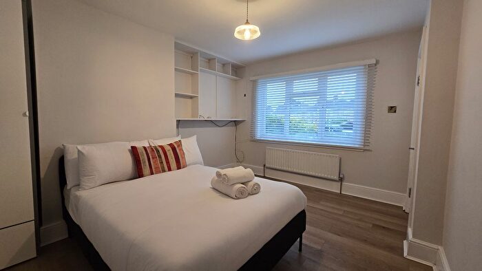 4 Bedroom Detached House To Rent In Fryent Grove, London, NW9