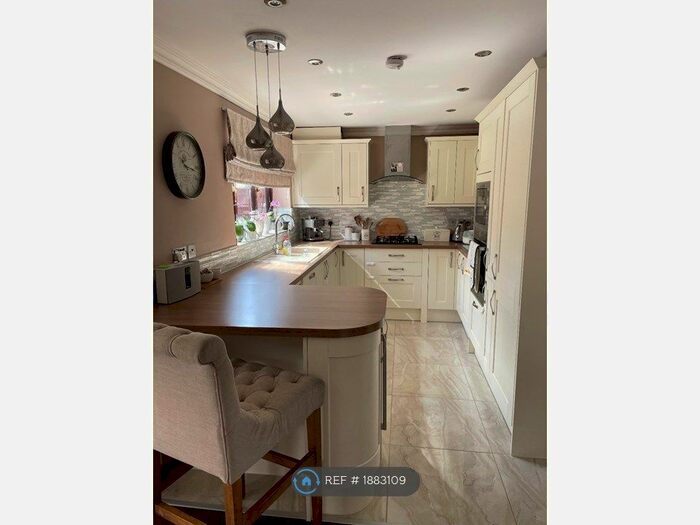 4 Bedroom Detached House To Rent In Highfields Close, Bristol, BS34