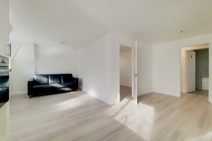 2 Bedroom Flat To Rent In Ickenham Road, Ickenham, Ruislip, HA4