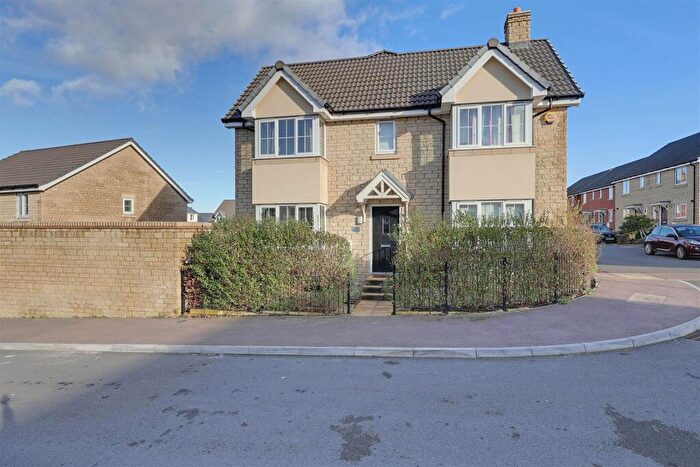 3 Bedroom Semi-Detached House For Sale In Viceroy Close, Brockworth, GL3