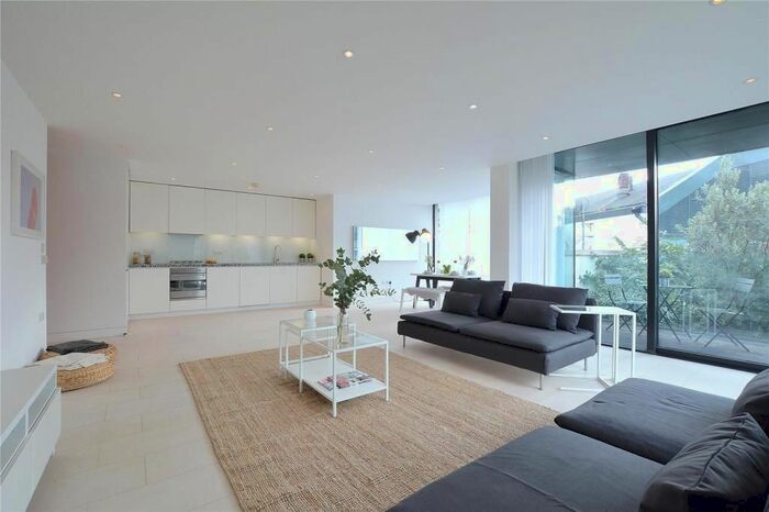 3 Bedroom Flat To Rent In Latitude House, London, NW1