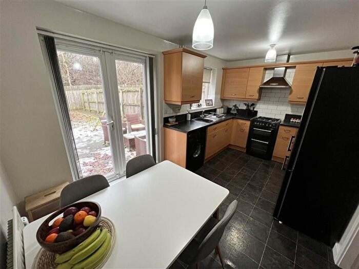 3 Bedroom Terraced House For Sale In Cromwell Mount, Pontefract, WF8