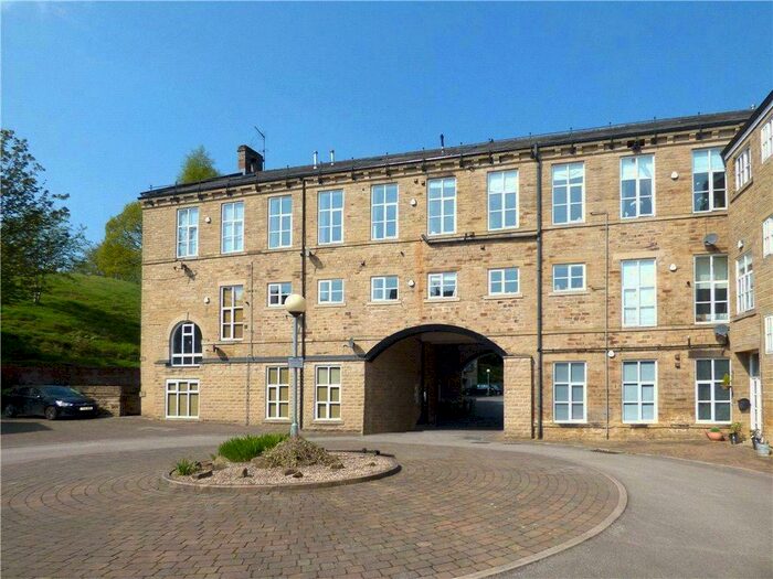 2 Bedroom Flat To Rent In Weavers Lane, Cullingworth, Bradford, West Yorkshire, Uk, BD13