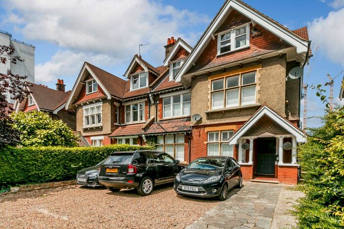 2 Bedroom Flat To Rent In Cedar Road, Sutton, Surrey, SM2