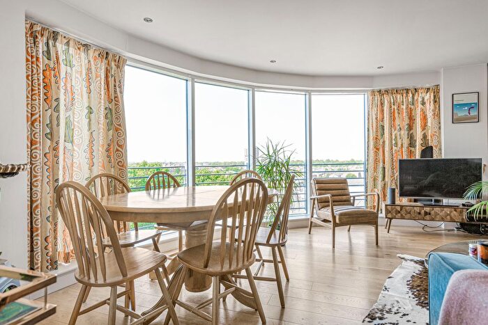 2 Bedroom Flat For Sale In Octavia House, Townmead Road, SW6