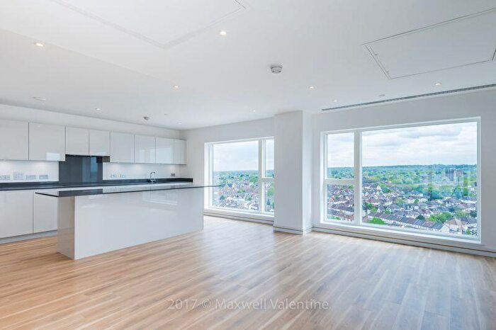 2 Bedroom Detached House To Rent In Cherry Orchard Road, Croydon, CR0