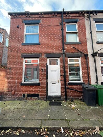 2 Bedroom Terraced House To Rent In Noster View, Leeds, LS11