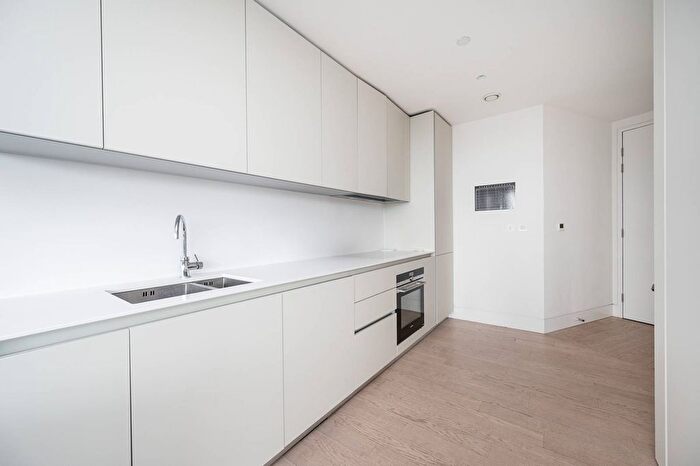 2 Bedroom Flat To Rent In Penn Street, Hoxton, London, N1