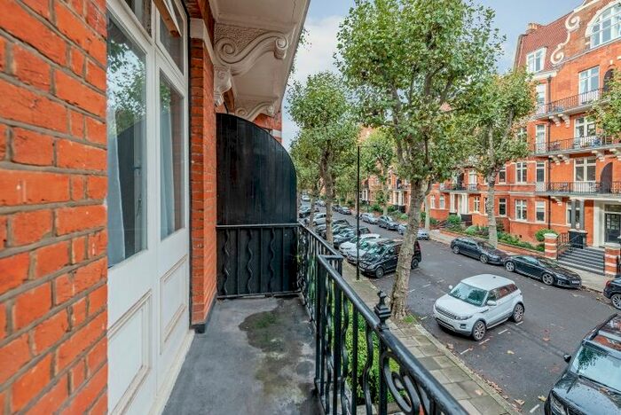 3 Bedroom Flat To Rent In Lauderdale Road, London, W9
