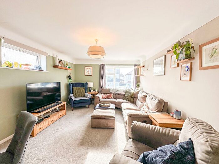 3 Bedroom Flat For Sale In Wood Lane, Greasby, CH49