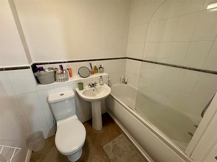 1 Bedroom Flat To Rent In Thackhall Street, Stoke, Coventry, CV2