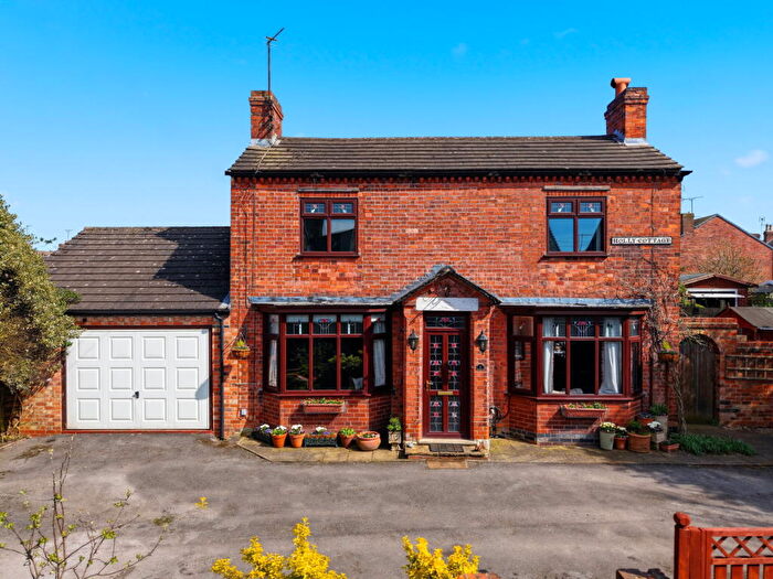 4 Bedroom Detached House For Sale In Gladstone Road, Alfreton, DE55