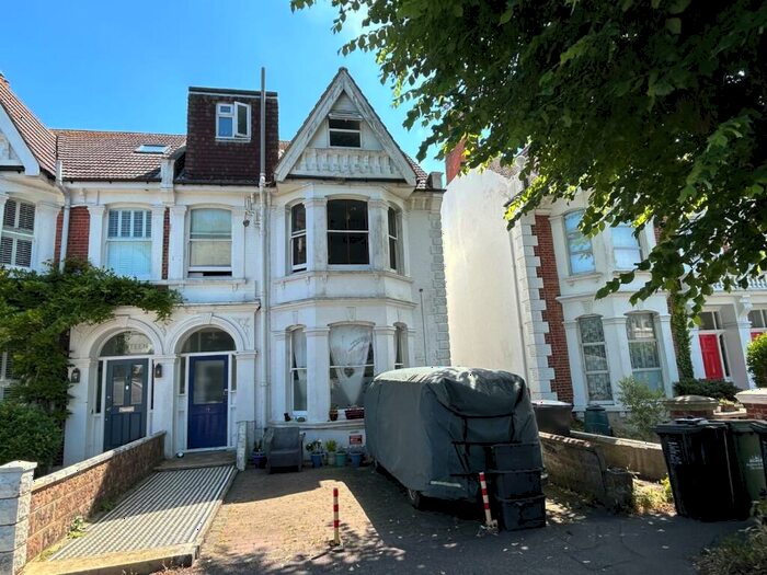 1 Bedroom Apartment To Rent In Rutland Gardens, Hove, BN3