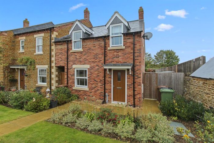 4 Bedroom End Of Terrace House To Rent In Barton Hall Close, Earls Barton, Northampton, NN6