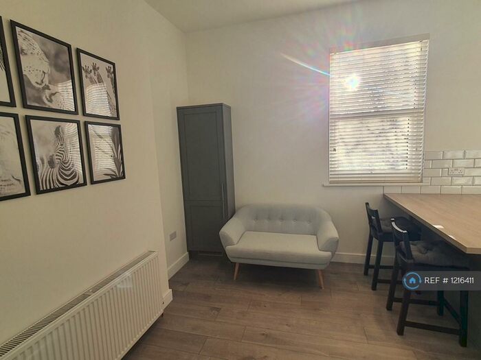 2 Bedroom Flat To Rent In Spray Street, London, SE18