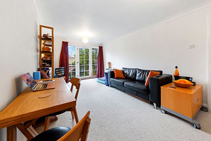 1 Bedroom Flat For Sale In Providence Close, Wetherell Road, E9