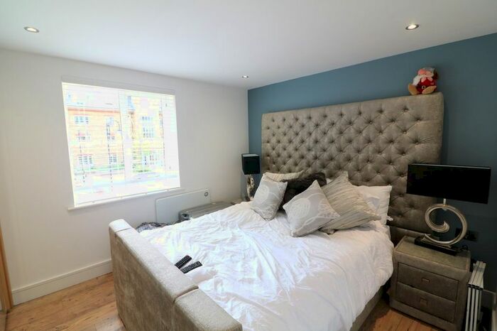 2 Bedroom Flat To Rent In Station Road, Ware, SG12