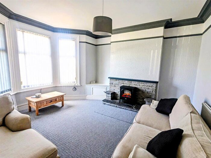 2 Bedroom Flat To Rent In Llannerch Road West, Rhos On Sea, Colwyn Bay, LL28