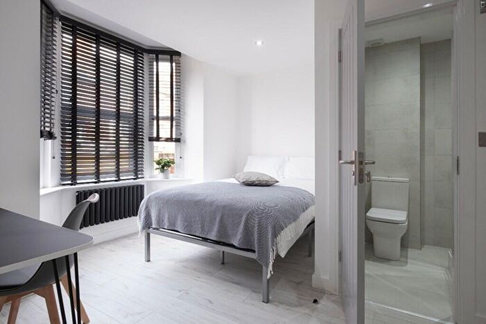 6 Bedroom House To Rent In Avondale Street, Lincoln, LN2