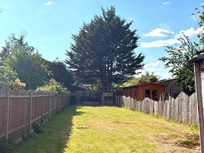 3 Bedroom Semi-Detached House To Rent In Wyre Grove, Hayes, UB3