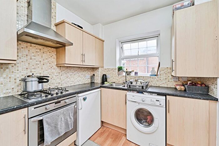 2 Bedroom Coach House For Sale In Creed Way, West Bromwich, B70