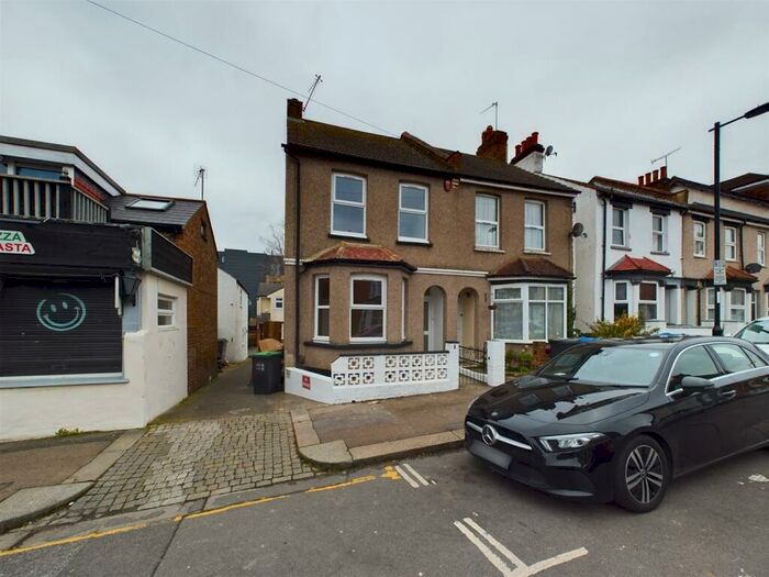 3 Bedroom House To Rent In Victoria Road, Coulsdon, CR5