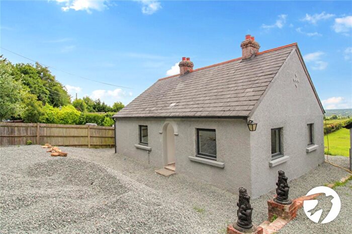 2 Bedroom Bungalow To Rent In Pilgrims Way, Trottiscliffe, Vigo, Kent, ME19
