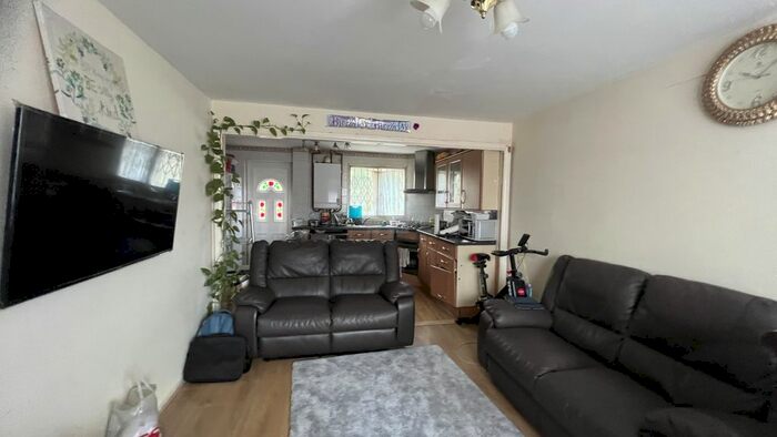 2 Bedroom End Of Terrace House To Rent In Wraysbury Close, Hounslow, TW4